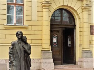 116 éve született Radnóti Miklós