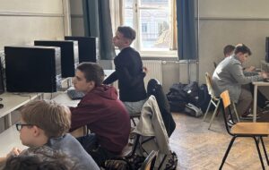 Programozó C++ szakkör a Radnótiban